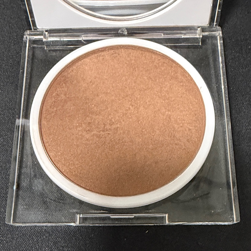 RMS Madeira Luminizing Powder bronzer
